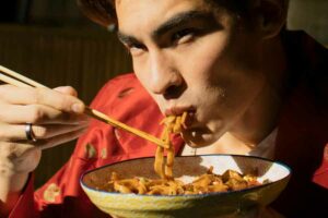 Obesitas bisa muncul dari perasaan kesepian (foto: cottonbro studio, pexels)