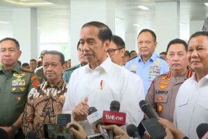 Presiden Joko Widodo memberikan keterangan pers setelah meresmikan RS PPN Panglima Besar Soedirman dan 20 rumah sakit TNI di Bintaro, Jakarta (foto: Dok Setkab)