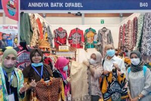 Kegiatan Anindiya Batik saat mengikuti senuah pameran di Jakarta (foto: instagram @anindya_batik)