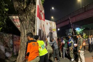 KPU Jatim dan Bawaslu Sinergi Bersihkan APK Saat Masa Tenang Pemilu 2024