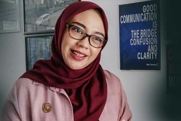 E Rizky Wulandari, pakar public speaking dari Stikosa AWS