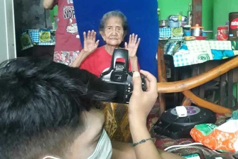 Animo Tinggi, Dispendukcapil Surabaya Buka Pelayanan Hingga Malam Hari