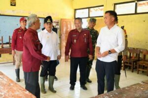 Tinjau Banjir Kertajati, Bey Machmudin Temukan 26 TPS di Majalengka Dalam Kondisi Terendam