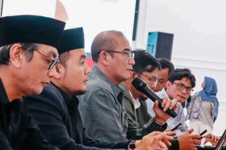 Ketua KPU Hasyim Asy’ari, saat menyampaikan keterangan dalam konferensi pers di Gedung KPU
