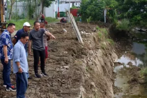 Pengerjaan Tanggul di Tengger Raya Surabaya Capai 80 Persen, Target Selesai dalam Dua Minggu
