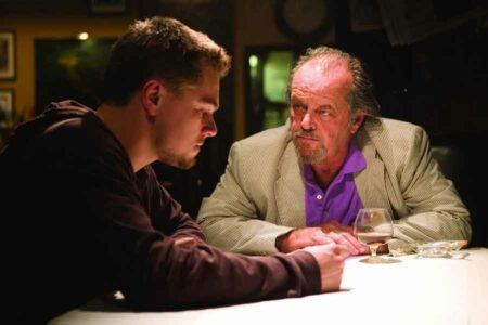 Leonardo DiCaprio dan Jack Nicholson dalam sebuah adegan dalam film The Departed (2006) (foto: Dok Warner Bros. Entertainment Inc.)