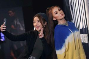 Patung Lilin Agnez Mo Sapa Penggemar di Madame Tussauds Hong Kong