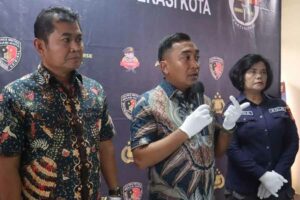 Tragedi di Bekasi: Ibu Muda Tega Bunuh Anak Kandung, Diduga Gangguan Halusinasi Kasat Reskrim Polres Metro Bekasi Kota AKBP M Firdaus saat memberikan penjelasan di depan awak media (foto: Dok Humas Polri)