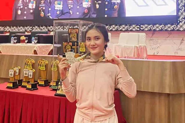 Marsha Alycia, seorang mahasiswi dari Fakultas Hukum Universitas Airlangga