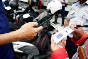 Pembayaran parkir dengan menggunakan QRIS