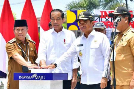 Presiden Joko Widodo saat meresmikan pelaksanaan Instruksi Presiden (Inpres) Jalan Daerah (IJD) di Provinsi Sumatra Utara (foto: Dok BPMI Setpres)