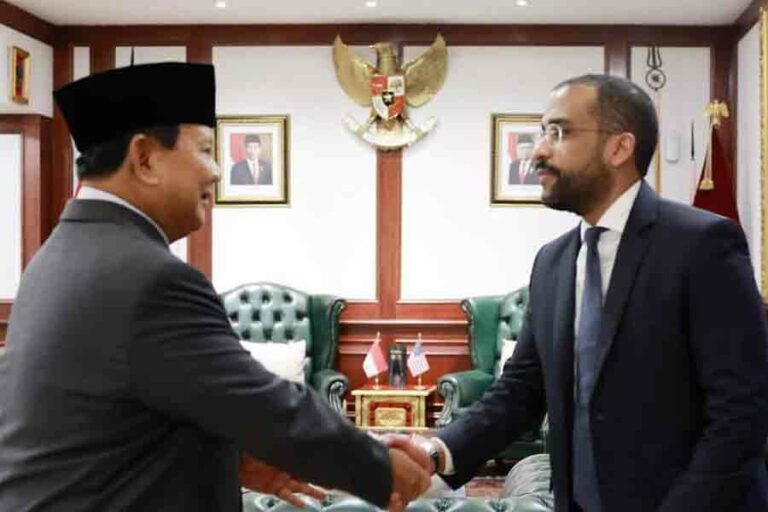 Prabowo dan Dubes AS untuk ASEAN Bahas Isu Pertahanan dalam Pertemuan di Jakarta Menteri Pertahanan RI Prabwo Subianto saat berteme dengan Dubes Amerika Serikat untuk ASEAN, Yohanes Abraham