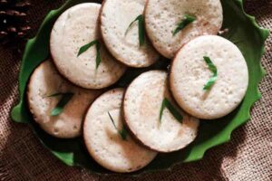Sepanjang Ramadan, kita kerap bertemu dengan berbagai kue tradisional yang keberadaannya memiliki banyak makna (foto: Kevin Bram, unsplash)