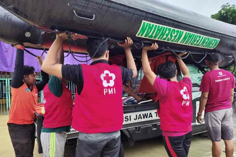 Wilayah Terdampak Banjir dan Longsor di Jatim Dapat Bantuan dari PMI Pusat