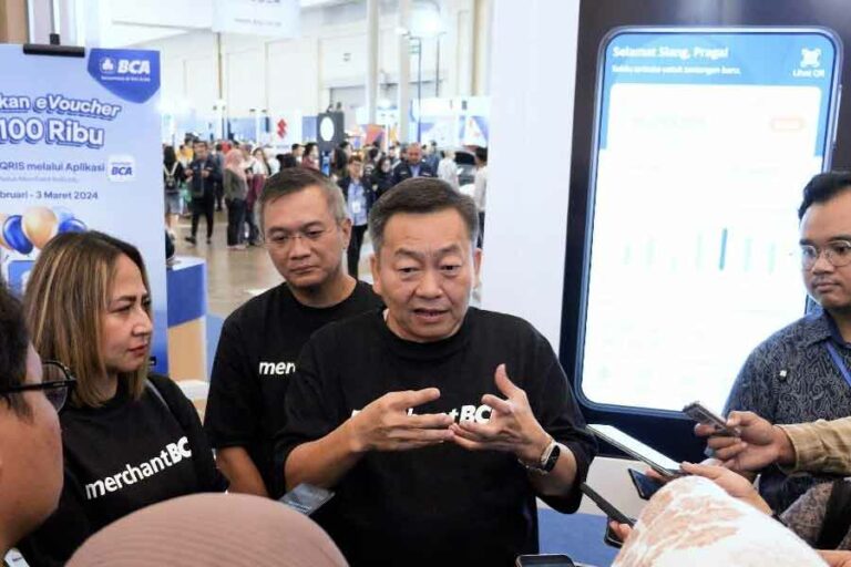 Direktur BCA Santoso menjelaskan sejumlah fitur andalan yang terdapat di aplikasi Merchant BCA