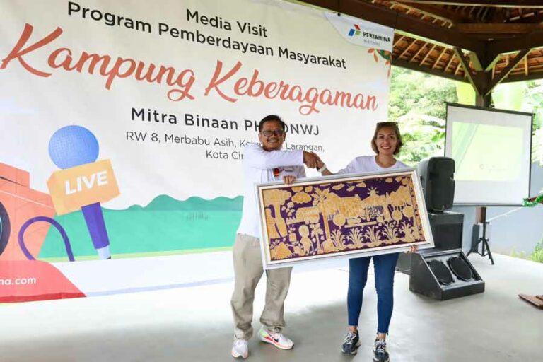 PHE ONWJ Ajak SKK Migas dan Media Nasional Membatik di Kampung Keberagaman
