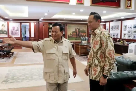 Agus Harimurti Yudhoyono saat bertemu dengan Prabowo Subianto