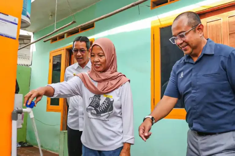 Pj. Gubernur DKI Pastikan Kebutuhan Air Bersih Warga Kamal Muara Terpenuhi