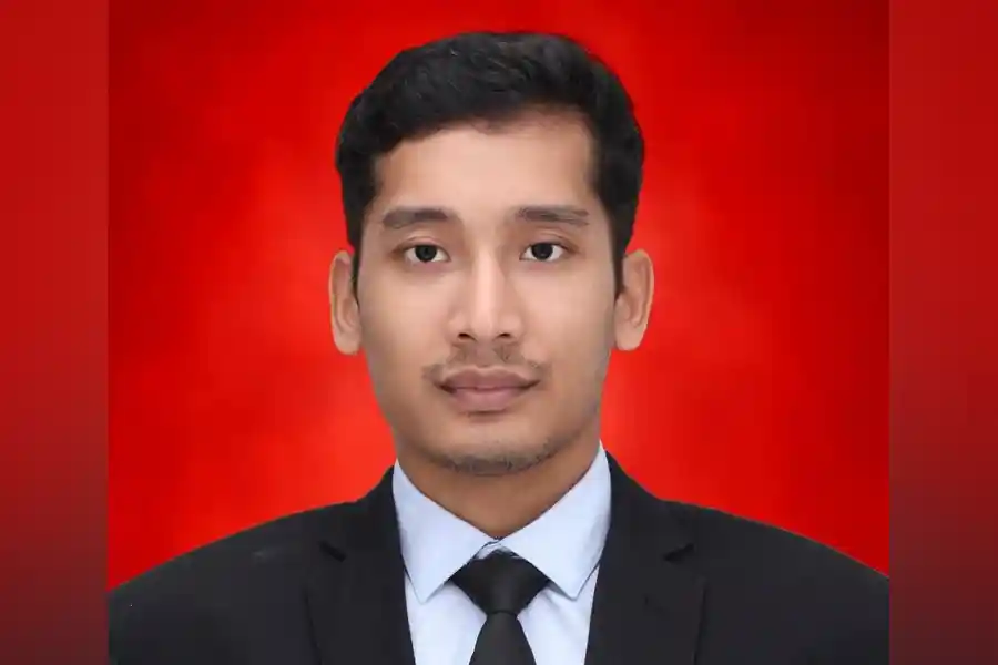 Dr Aziz Fajar SKom MKom