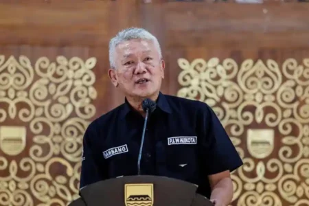 Tanggulangi DBD, Pemkot Bandung Sebar 3 Kuintal Pembunuh Jentik di 151 Kelurahan Pj Wali Kota Bandung Bambang Tirtoyuliono