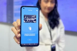 Ilustrasi pengguna layanan mobile banking di Bank Mandiri