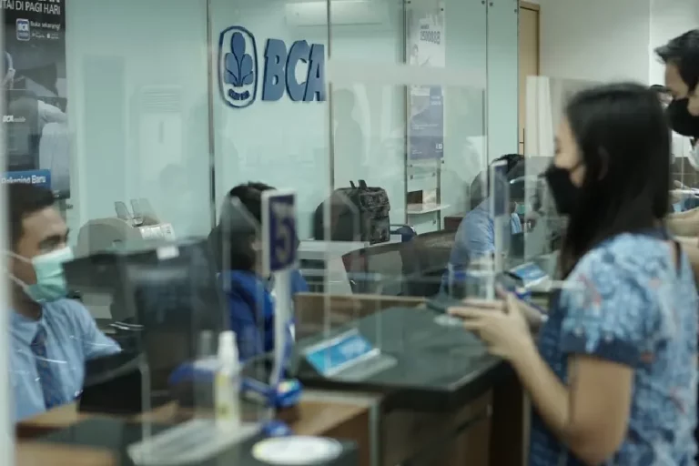 Aktifitas perbankan di BCA