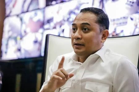 Wali Kota Eri Cahyadi Targetkan Seluruh Kendaraan Dinas Surabaya Beralih ke Listrik Mulai Mei 2026 Wali Kota Surabaya, Eri Cahyadi