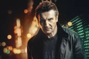 Liam Neeson dalam Blacklight (2022)