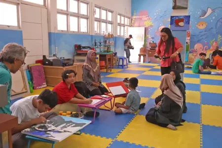 Surabaya Jadi Kota Terbaik dalam Bidang Pelayanan Publik untuk Anak Dunia CFCI UNICEF saat berkunjung di tempat pelayanan publik anak