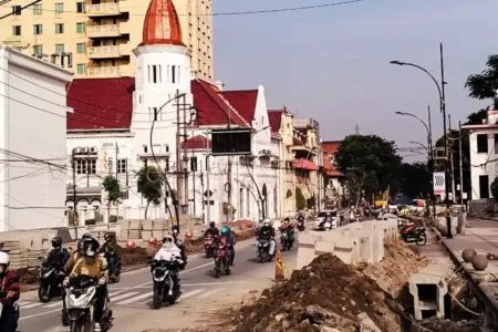 Salah satu sudut kawasan kota lama Surabaya yang saat ini sedang berbenah