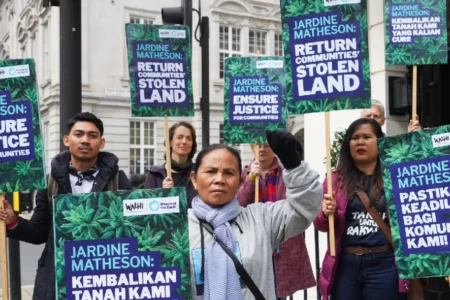 Protes WALHI dan Masyarakat di London, Tuntut Jardine Matheson Kembalikan Tanah di Indonesia