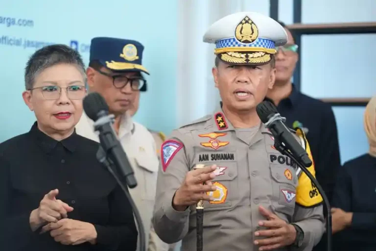 Arus Balik Lebaran 2024, Kakorlantas Tingkatkan Reflektor dan Siapkan Petugas Pengawalan di Jalur Contraflow Kepala Korlantas Polri, Inspektur Jenderal Polisi Aan Suhanan