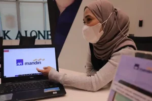 Layanan nasabah di AXA Mandiri