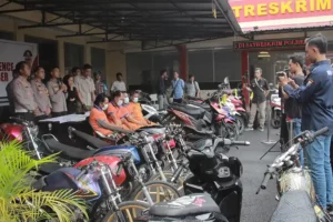 Konferensi pers hasil Operasi Ketupat Semeru 2024 yang dipimpin langsung oleh Kapolres Jember, AKBP Bayu Pratama Gubunagi, di Mako Polres Jember (foto: Dok Humas Polri)