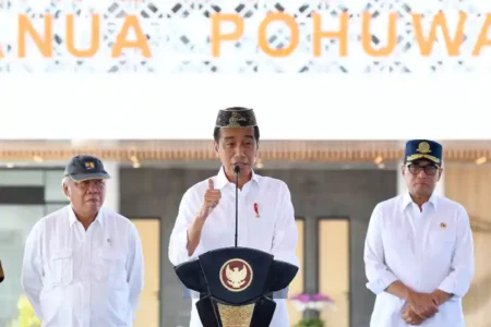 Presiden RI Joko Widodo saat meresmikan Bandara Panua Pohuwato di Kabupaten Pohuwato, Gorontalo (foto: Dok BPMI Setpres)