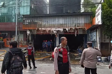 Sisa-sisa kebakaran di kawasan Mampang (foto: Dok Humas Polri)