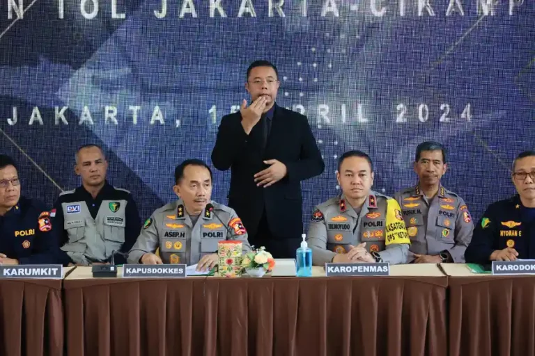 Tim DVI Polri Selesaikan Proses Identifikasi 12 Korban Kecelakaan di KM 58 Konferensi Pers di Rumah Sakit Bhayangkara Tk.I Pusdokkes Polri (foto: Dok Humas Polri)