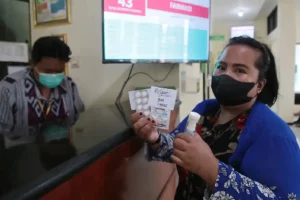 Warga pengguna fasilitas pelayanan kesehatan kota