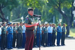Panglima TNI Jenderal TNI Agus Subiyanto saat memberikan sambutan dalam Apel Khusus Halal Bihalal di Lapangan B3 Mabes TNI Cilangkap, Jakarta Timur