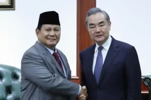Menhan Prabowo Subianto saat bertemu Menteri Luar Negeri Tiongkok, Wang Yi, di Kantor Kementerian Pertahanan Jakarta