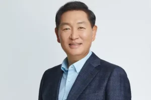Samsung Luncurkan Jajaran Perangkat Rumah Terbaru dengan AI dan Konektivitas di Acara Welcome to BESPOKE AI Jong-Hee (JH) Han, Vice Chairman, CEO and Head of Device eXperience (DX) Division, Samsung Electronics