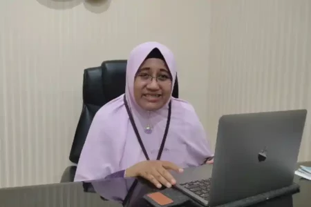 Guru Besar Ilmu Ekonomi Islam dan Keuangan Sosial Islam Fakultas Ekonomi dan Bisnis Universitas Airlangga (UNAIR), Prof Dr Tika Widiastuti SE MSi