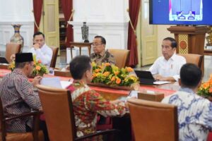 Presiden Joko Widodo saat memimpin Ratas Penanganan Pengungsi Erupsi Gunung Ruang