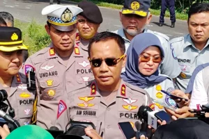 Kecelakaan Bus Pariwisata di Subang, Kakorlantas: Pemeriksaan Awal Tak Temukan Jejak Rem di Lokasi Kakorlantas Polri Irjen Pol Aan Suhanan saat memberikan keterangan di depan media terkait kecelakaan bus di Kecamatan Ciater, Kabupaten Subang. (foto: Dok Humas Polri)