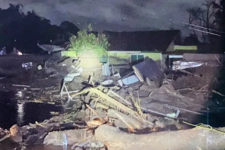 Petugas Gabungan Lakukan Evakuasi Warga Terdampak Banjir Bandang di Kabupaten Agam Kondisi setelah banjir bandang di wilayah Kabupaten Agam, Provinsi Sumatra Barat
