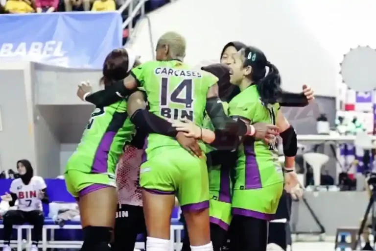 Tim voli putri Jakarta Bin mengekspresikan kebahagiaannya setelah mencetak poin dari Pertamina Enduro pada putaran pertama seri ketiga Proliga 2024 (foto: Youtube BIN Volleyball Club)