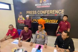 Konferensi pers kasus penyalahgunaan narkotika yang melibatkan seorang oknum camat di Kabupaten Pohuwato, Gorontalo (foto: Dok Humas Polri)