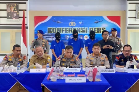 Konferensi Pers Penggagalan Penyelundupan Benih Bening Lobster (BBL) di Kota Jambi, Provinsi Jambi (foto: Dok Humas Ditjen PSDKP)