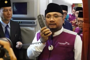 Menag Yaqut Cholil Qoumas saat menyampaikan khusus dan melepas keberangkatan 388 jemaah haji kelompok terbang pertama Embarkasi Jakarta