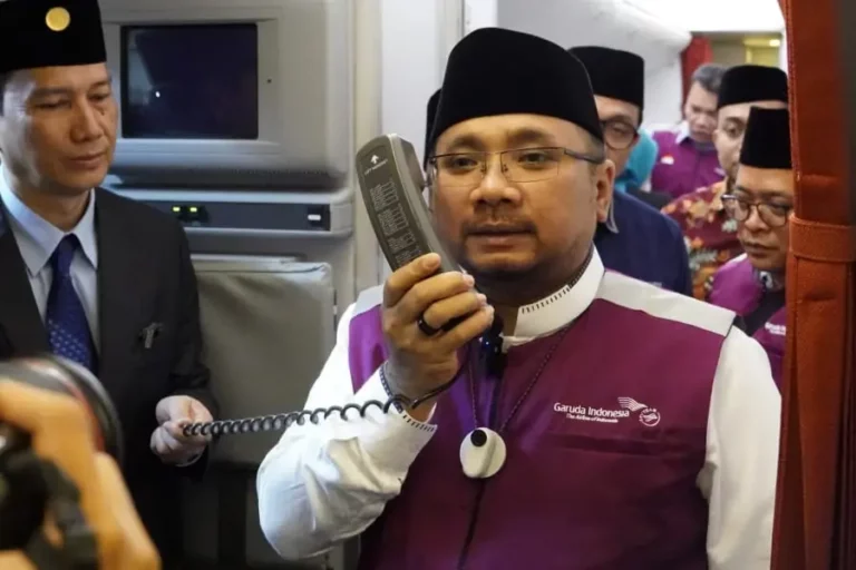 Lepas Keberangkatan Kloter Pertama Jemaah Haji, Ini Pesan Khusus dari Gusmen Menag Yaqut Cholil Qoumas saat menyampaikan khusus dan melepas keberangkatan 388 jemaah haji kelompok terbang pertama Embarkasi Jakarta